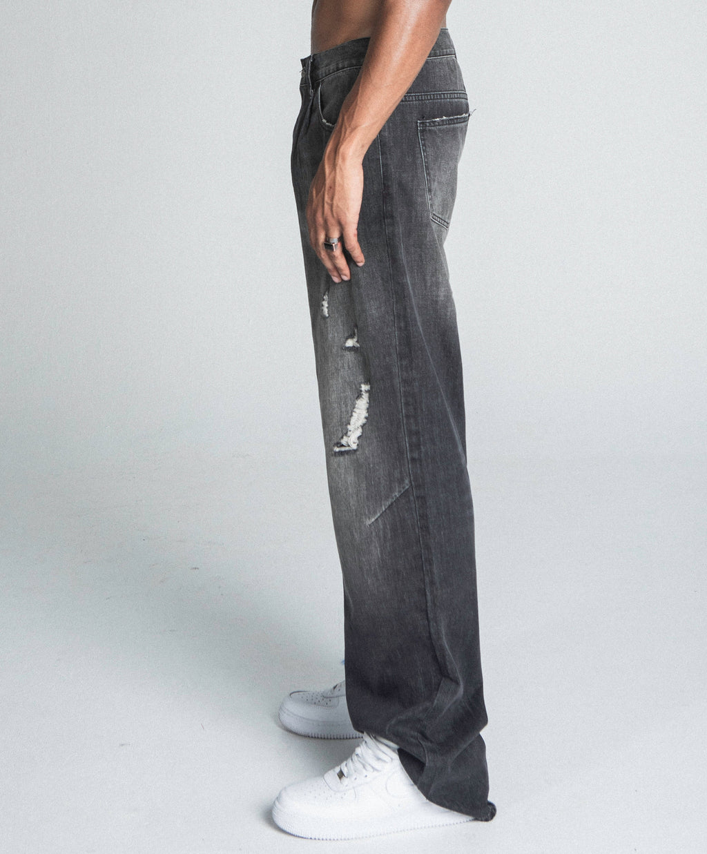 AJ09B-2 BLACK DISTRESSED BAGGY JEANS